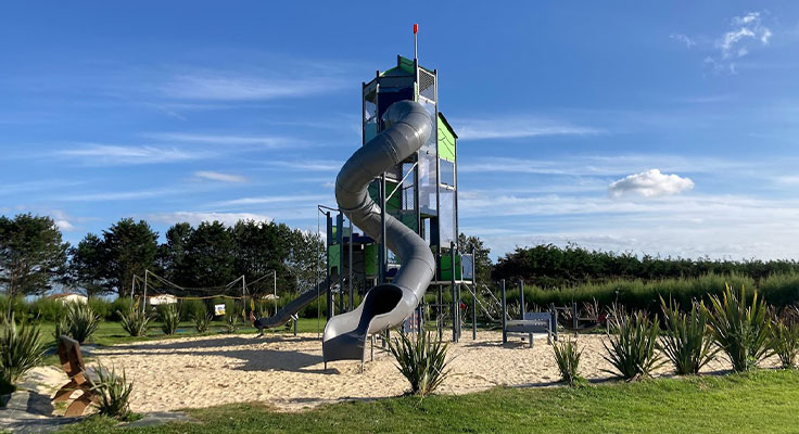 Aire de jeux pour enfants au camping Le Cormoran