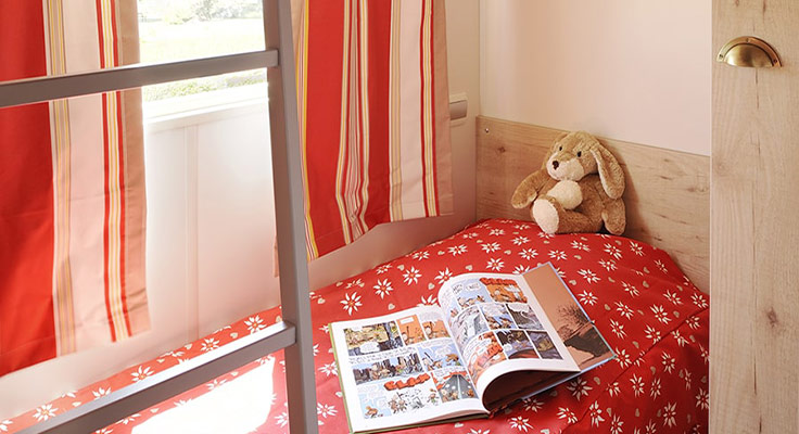 Chambre de la roulotte au camping Le Cormoran