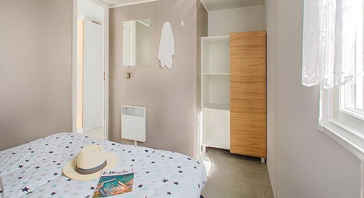 Chambre d'un mobil-home Comfort au camping Le Cormoran