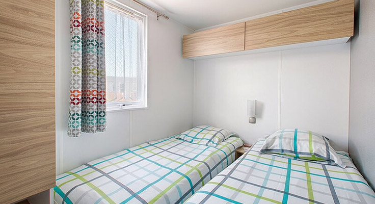 Chambre d'un mobil-home Premium au camping Le Cormoran en Normandie