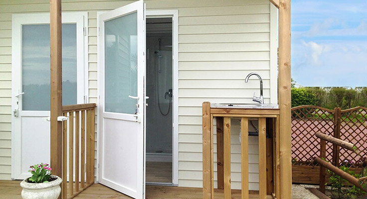 Sanitaires priv&eacute;s sur une emplacement